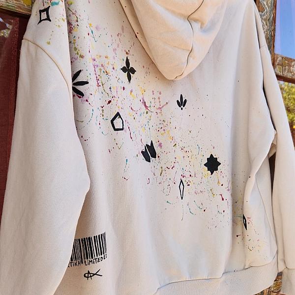 capuche peint a la main